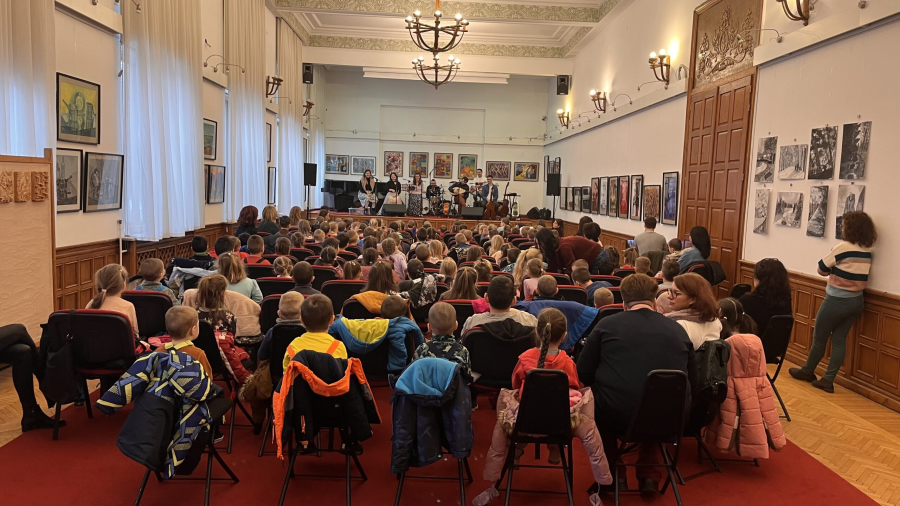 Holdfényből létrát (a FuxFeszt keretében)