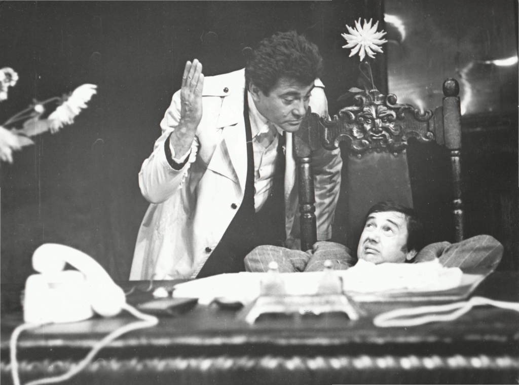 Stílbútor és fakereszt